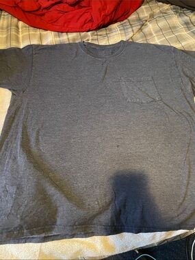 Fruit of the Loom Men's Short Sleeve Pocket Tee in Heather Gray